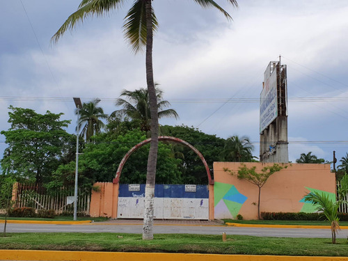 Terrreno En Venta En Boulevard De Las Naciones, Frente Al Centro Comercial La Isla. Acapulco, Gro.
