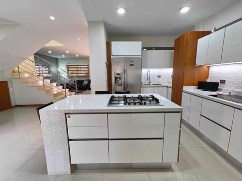 Imagen 15 de 17 de Casa Quinta De Lujo En Venta Urbanismo Con Piscina