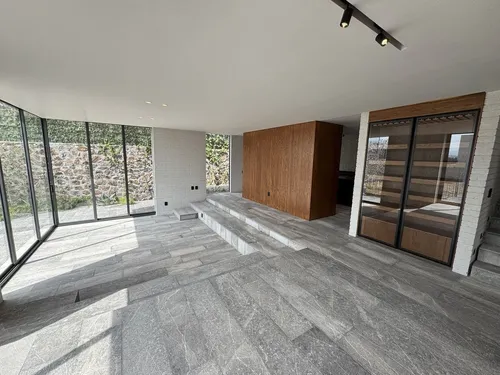 Nueva Con Diseño Arquitectónico Vanguardista
