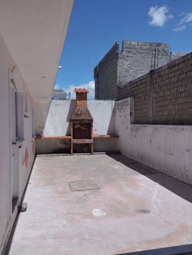 De Oportunidad Se Vende Hermosa Casa Tipo Americana En El Sur De Quito; Negociable.