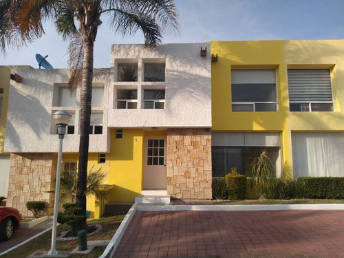 Venta De Casa En Los Olvera, Residencial Luz María, Hermosa 