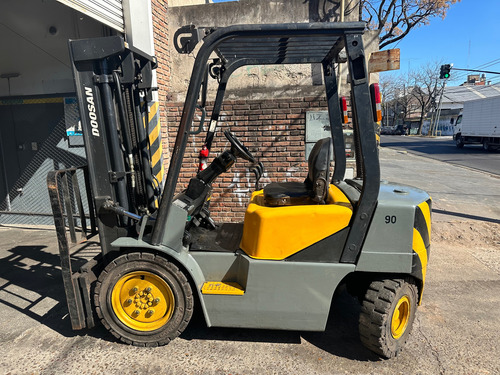 Autoelevadores Gasolero Para 2500 Kg Torre Triple Desplazado