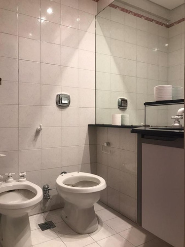 Excelente Piso - 5 Amb. Dep. 4 Baños 2 Balcones 2 Cocheras Baulera. - Belgrano.