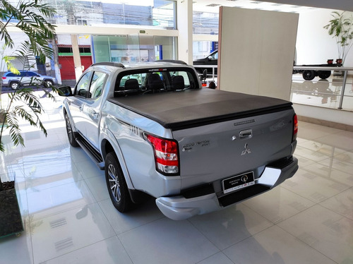 Imagem 3 de 12 de Mitsubishi L200 Triton 2.4 16v Turbo Sport Hpe-s Cd 4x4