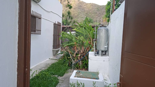 Hermosa Casa Céntrica Ideal Para Proyecto Comercial En La Urbanización Los Caobos. 002jsc