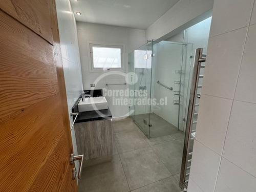 Casa En Venta De 7 Dorm. En Las Condes