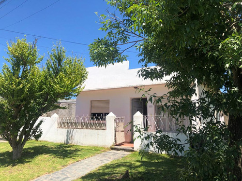 Venta Casa 3 Ambientes Con Quincho Zona Cerrito 