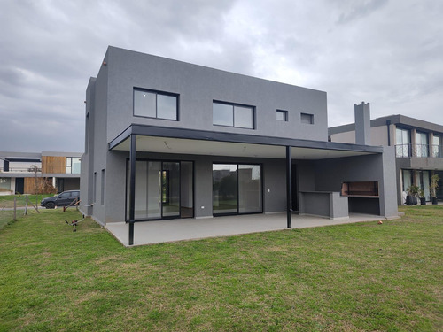 Casa En Venta A Estrenar De Seis Ambientes En Ceibos Puertos Del Lago
