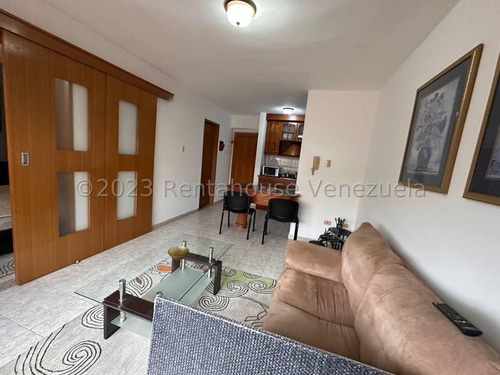 Se Vende Apartamento En Los Mangos Valencia, Conjunto Cuenta Con Doble Anillo De Seguridad Y Planta 50%. Cerca De Colegios, Clinicas, Centros Comerciales, Y Facial Acceso. Denisse Palacios