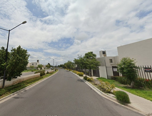Casa Con Excelente Ubicación Y Mantenimiento Arf