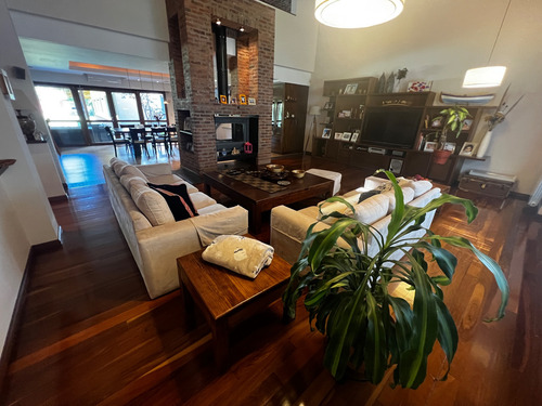 Venta Casa Chalet Adrogué Pileta Parque Permuta Apto Crédito
