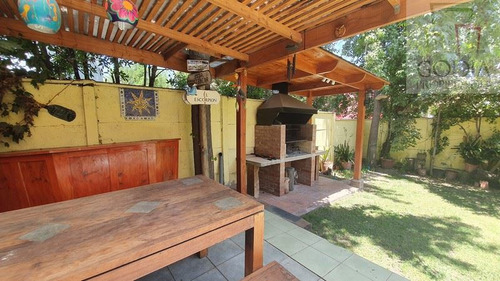 Casa En Venta De 4 Dorm. En Peñalolén