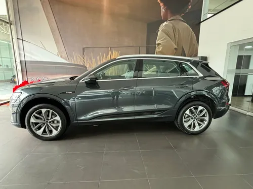 Audi E-tron Advanced