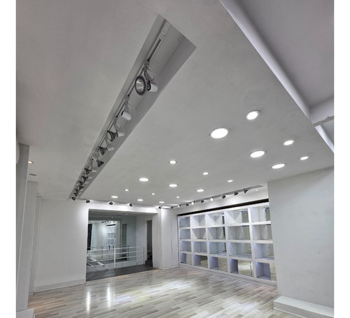 Moderno Local Comercial, Colindante Acceso Mall Vivo Imperio