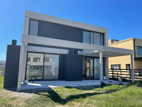 Casa En Venta Puertos Escobar Barrio Araucarias