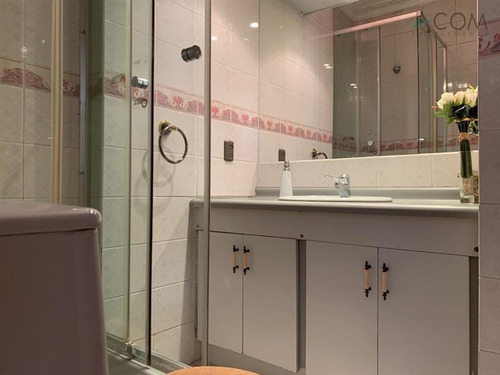 Casa En Venta De 5 Dorm. En La Reina