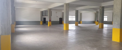 Imagen 3 de 12 de #1606 Galpon 1.400m2 Urb. Miranda.