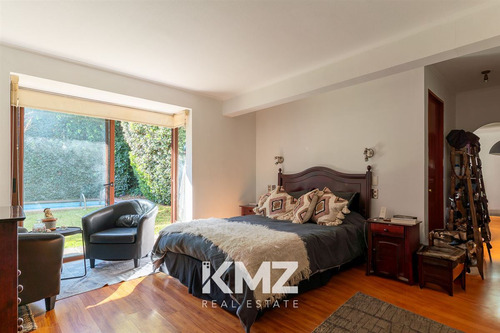 Vende Casa 5d/4b/e De155/360 M2, San Carlos Apoq, Las Condes
