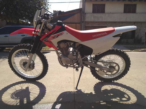 Imagen 2 de 8 de Honda 230 F