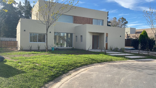 Casa  En Venta Ubicado En San Matias, Escobar, G.b.a. Zona Norte