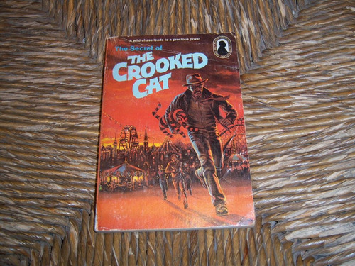 The Secret Of The Crooked Cat . William Arden . Inglés