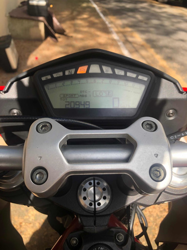 32500 Hypermotard 821