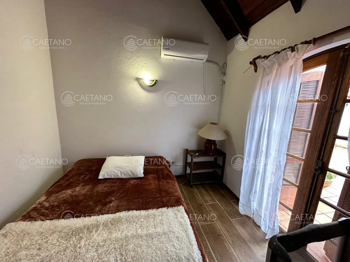 Vende Casa De 4 Dormitorios Con Piscina Y Gran Parque En Golf, Punta Del Este