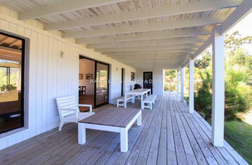 Casa En Venta De 3 Dormitorios En Punta Del Este , Jose Ignacio - Ref: 3815