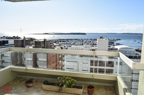 Apartamento En Punta Del Este , Península Con Vista Al Puerto Y Playa Mansa- Ref: 13424