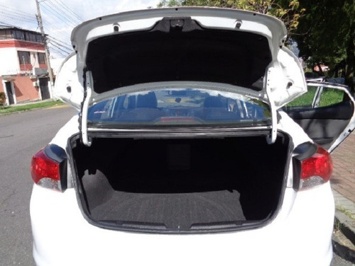 Flamante Hyundai New Elantra 4p 1.8 Ac 2012