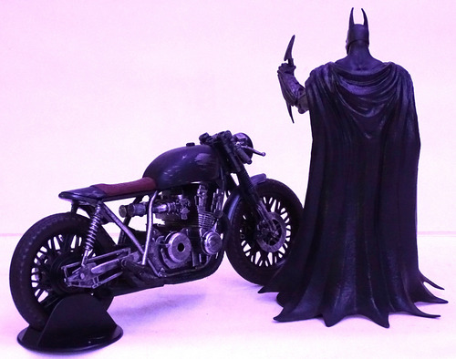 Batman Dc Multiverse Con Motocicleta (Usado)