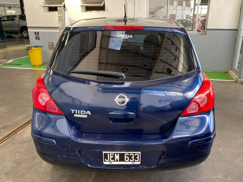 Ginza. Nissan Tiida 1.8 Visia 5p 2010