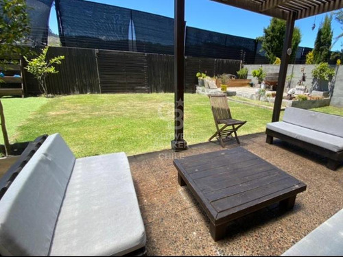 Fundo El Venado, Con Amplio Jardin Y En Condominio
