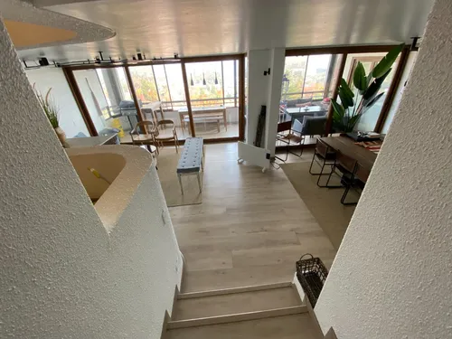 Vista A La Ciudad, Con 4d, 3b Y Completamente Remodelado