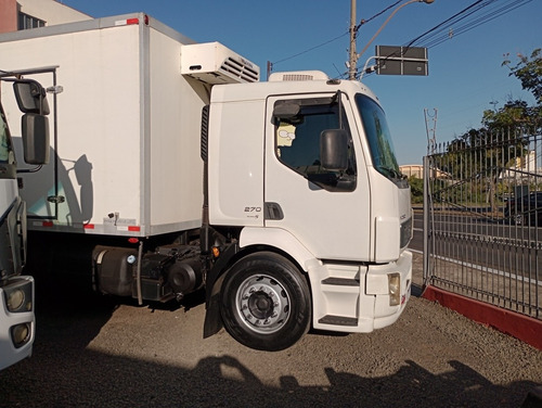 Imagem 13 de 23 de Volvo Vm 270 Toco Com Baú Refrigerado