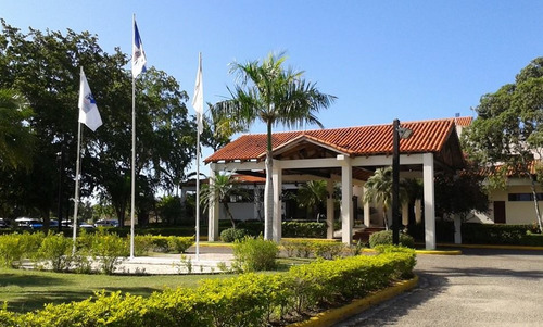 Imagen 10 de 14 de Metro Country Club, 515 Metros, En La Entrada.