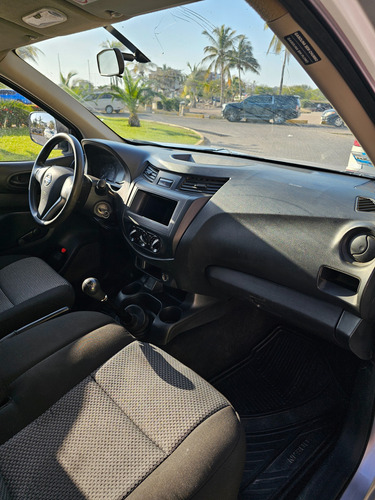 Nissan Estacas Np300