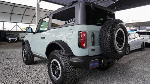 Ford Bronco Bronco Badlands 2.3 L4