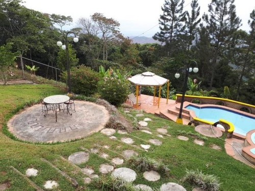  Al/  Casa En  Venta En  Aguaviva Cabudare  Lara, Venezuela. 4 Dormitorios  3 Baños  2648 M² 