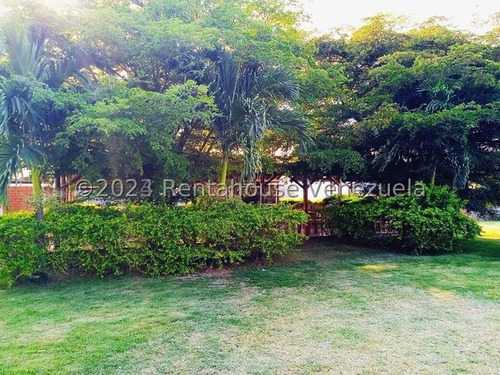 Dayana Saez Vende Hermosa Granja En Zona Privilegiada Con Los Servicios Básicos Constantes, Un Lugar Gastronómico Con Ambientes Campestres Y Tranquilos Que Podrás Disfrutar Junto A Tu Familia.
