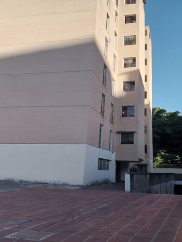 Se Vende Apartamento 84m2 2h+e/ 2b/ 1pe San Bernardino