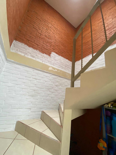 Se Vende Cass En Avenida Principal De Arboledas Cd Bajío