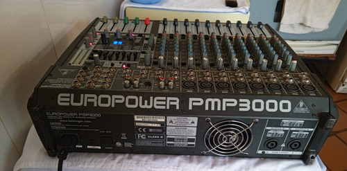 Consola Amplificada Behringer Pmp3000 1200 Watts 12 Canales