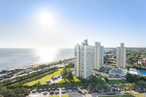 Apartamento En Venta En Playa Mansa De 3 Dormitorios + Dependencia - Torre Jefferson - Complejo Lincoln Center