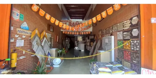 Comercial En San Cristobal Norte Rah Co: 25-525