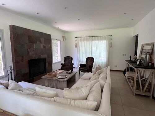 Casa En Venta En Barrio Cerrado Villa Olivos - Venta Particular