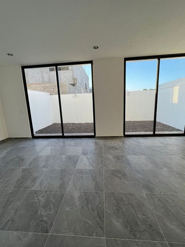 Imagen 2 de 19 de Venta De Hermosa Casa De 2 Niveles En Fraccionamiento Cañadas Del Arroyo, Corregidora $2,650,000