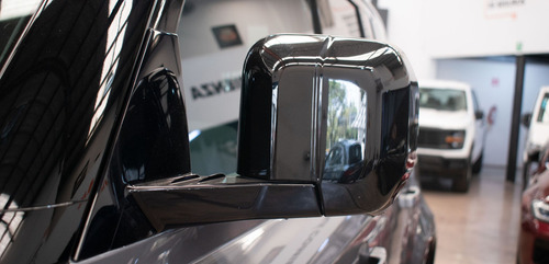 Land Rover Defender 2023