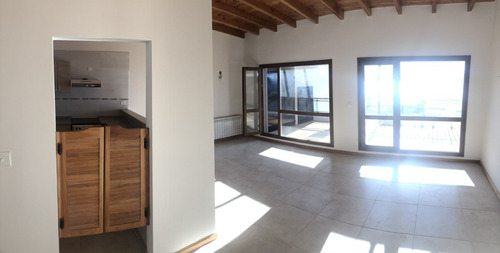 Imagen 15 de 17 de Departamento De Dos Dormitorios Con Vista Al Lago Céntrico.
