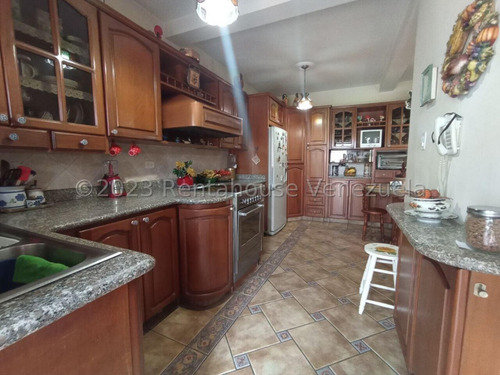 César Bullones Vende Elegante Casa Duplex En Urb Rosaleda, Lara 25-12402